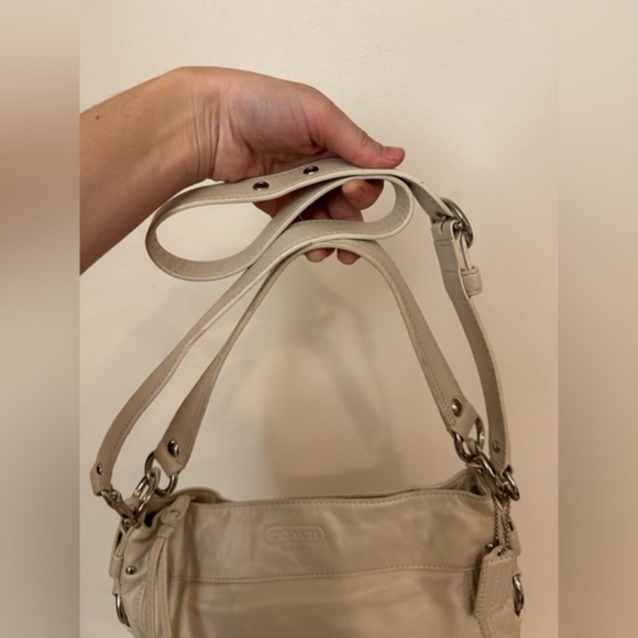 Coach Zoe White Leather Shoulder Bag - Picture 6 of 11